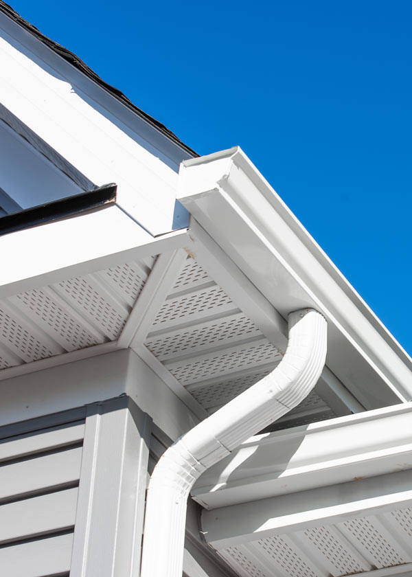 Seamless gutter system on house